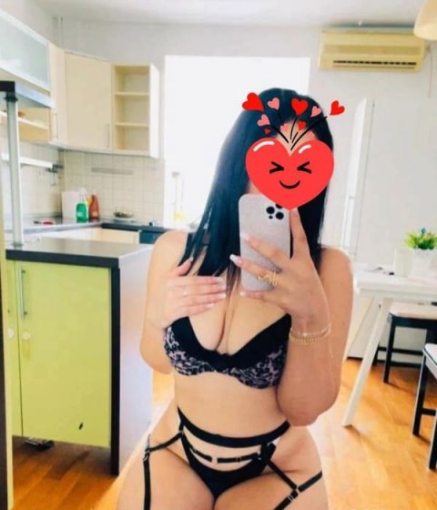 Escortă Voluptuoasă pentru Momente Unice în Sibiu