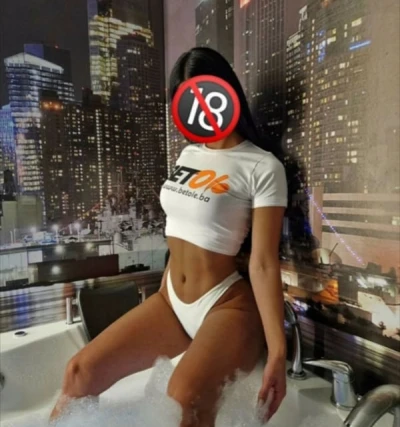 Fantezii cu o Blondă Premium în Târgoviște · femboy