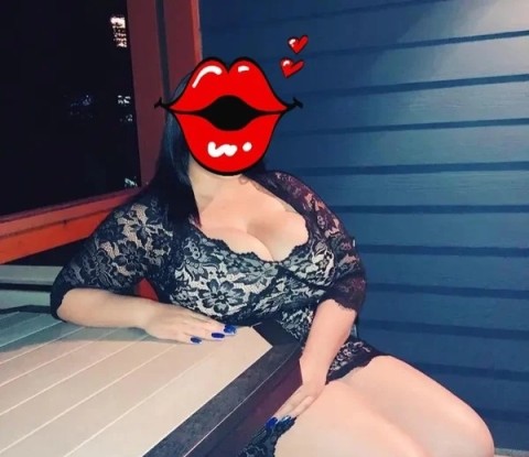 Tânără Escortă Frumoasă în Lacul Tei