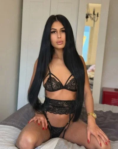 Escortă Lesbi pentru Momente de Neuitat la Grand Arena