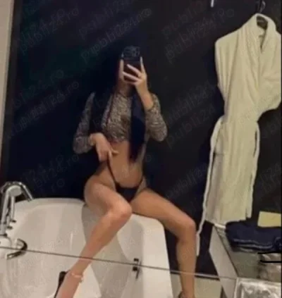 Escortă Siliconată pentru Plăceri Intense în Huși