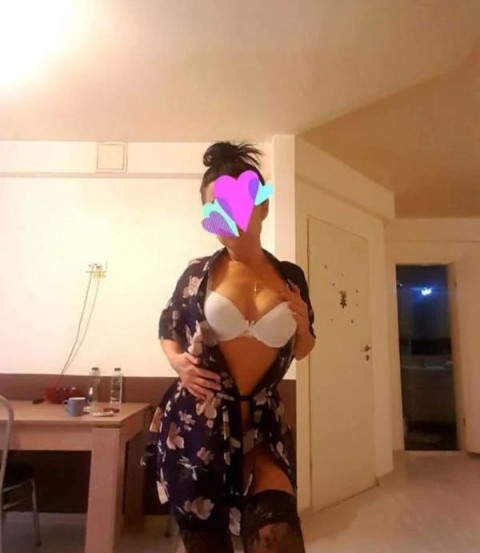 Noapte întreagă de pasiune cu o ucraineancă tunsă scurt